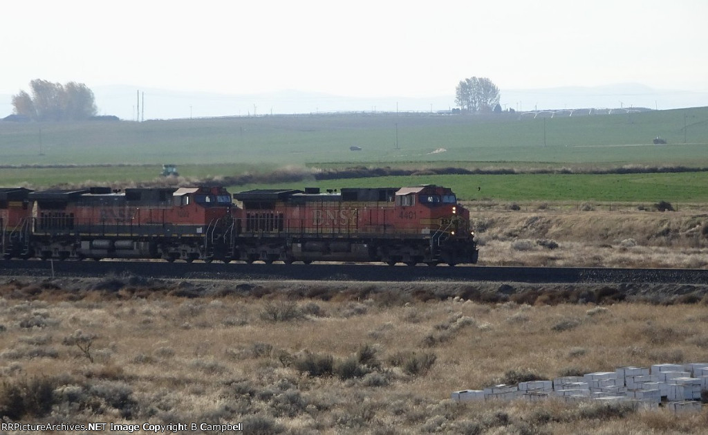 BNSF 4401-BNSF 1092